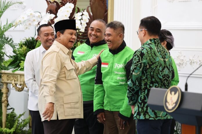 Prabowo dan Driver Ojol di Istana