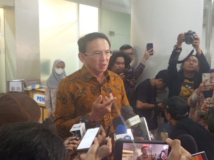 asuki Tjahaja Purnama alias Ahok usai diperiksa di Kejaksaan Agung, Jakarta, Kamis (13/3/2025)