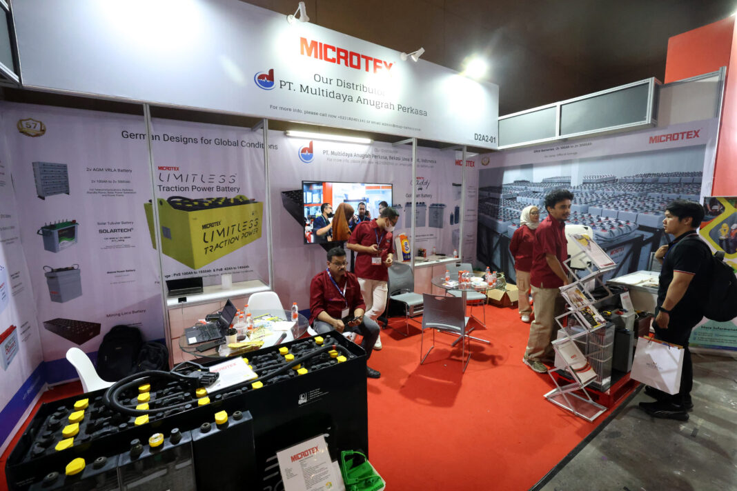 Pameran dagang industri otomotif INAPA 2025 digelar di Hall D JIExpo Kemayoran, Jakarta, Rabu (21/5). [astakom/Muhammad Syauqi Amrullah]