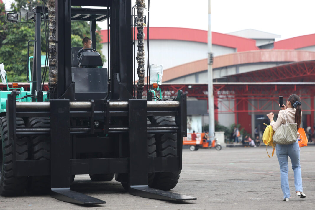 Pameran dagang industri otomotif INAPA 2025 digelar di Hall D JIExpo Kemayoran, Jakarta, Rabu (21/5). [astakom/Muhammad Syauqi Amrullah]