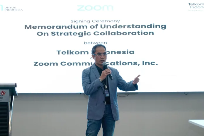 Direktur Group Business Development Telkom Honesti Basyir saat memberikan sambutan di acara seremoni penandatanganan MoU antara Telkom dan Zoom yang berlangsung di Telkom Landmark Tower (TLT) Jakarta (22/5). [astakom / BUMN]