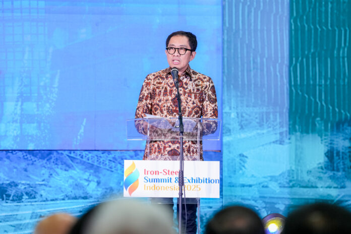 Wakil Menteri (Wamen) Perindutrian Faisol Riza saat berbicara pada penutupan kegiatan Iron-Steel Summit & Exhibition Indonesia (ISSEI) 2025, di Jakarta, Jumat (23/5). [astakom / Kemenperin]
