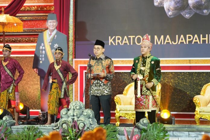 Menteri Kebudayaan, Fadli Zon menobatkan Pangeran Cevi Yusuf Isnendar sebagai Raja Kebudayaan Banjar Kalimantan. [astakom]