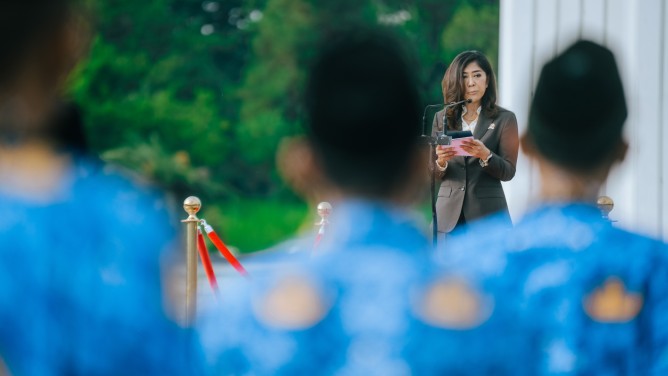 Menteri Komunikasi dan Digital Meutya Hafid saat menyampaikan amanat Peringatan Hari Kebangkitan Nasional di Taman Makam Pahlawan Kalibata, Jakarta Selatan, Selasa (20/5). [astakom / Komdigi]