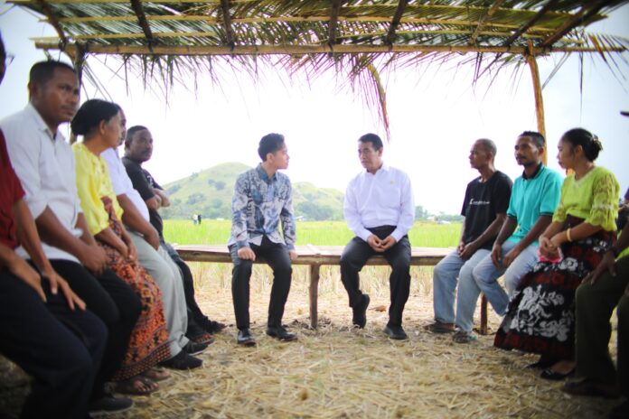 Menteri Pertanian Amran Sulaiman dampingi kunjungan kerja Wapres Gibran Rakabuming Raka di NTT, Selasa (6/5). [astakom]