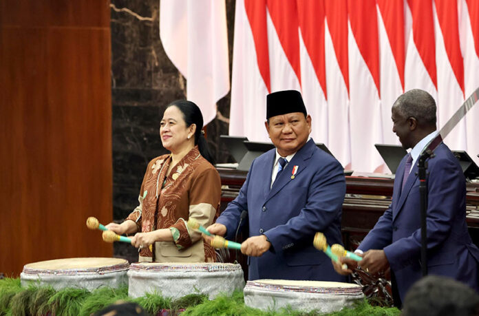 Presiden Prabowo Subianto menghadiri Konferensi Ke-19 Uni Parlemen Negara Anggota OKI di Gedung Paripurna DPR RI, Jakarta, Rabu (14/5). [astakom/Tim Media Presiden]