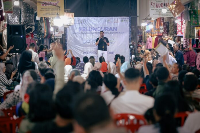 Menteri Maman dalam sambutannya pada acara peluncuran Digitalisasi Pasar Tradisional Berbasis AI di Pasar Kebayoran Lama, Jakarta Selatan, Selasa (27/05). [astakom]