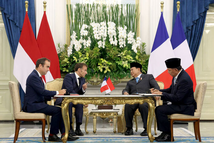 Presiden Prabowo Subianto melakukan pertemuan bilateral dengan Presiden Prancis Emmanuel Macron, di Istana Merdeka, Jakarta, Rabu (28/5). [Tim Media Presiden]