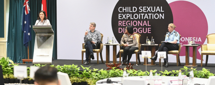 Wamen PPPA saat membuka Child Sexual Exploitation Regional Dialogue (CSERD) di Hotel Westin Nusa Dua, Bali (27/5). [astakom / KemenPPPA]
