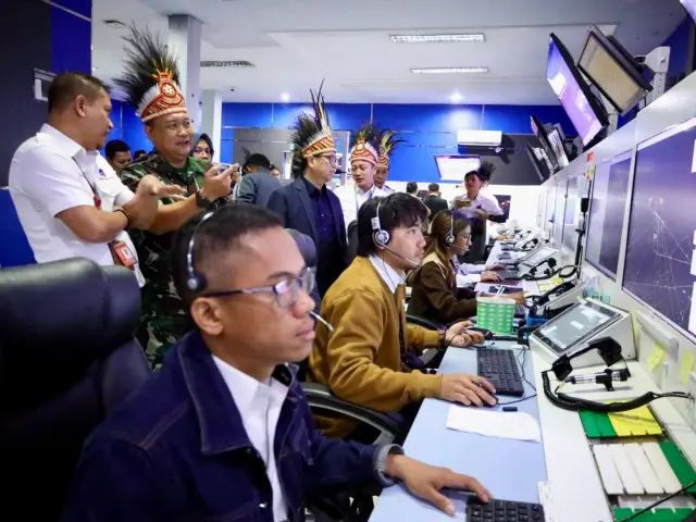 AirNav Indonesia resmi meluncurkan sistem pelayanan pemanduan pesawat udara berbasis surveilans untuk wilayah ruang udara Papua, Kamis (15/5). [astakom / BUMN]