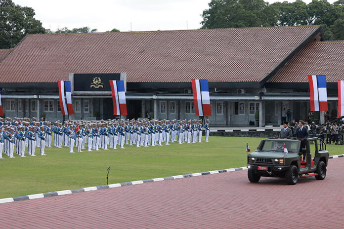 Presiden Prabowo Subianto dan Presiden Prancis Emmanuel Macron berkunjung ke Akademi Militer (Akmil), Magelang, Jawa Tengah, Kamis (29/5). [Tim Media Presiden]
