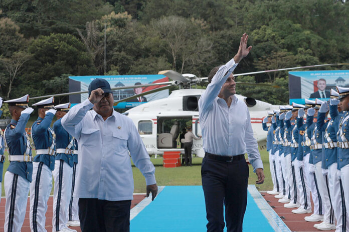 Presiden Prabowo Subianto dan Presiden Prancis Emmanuel Macron berkunjung ke Akademi Militer (Akmil), Magelang, Jawa Tengah, Kamis (29/5). [Tim Media Presiden]