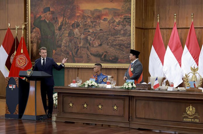 Presiden Prabowo Subianto dan Presiden Prancis Emmanuel Macron berkunjung ke Akademi Militer (Akmil), Magelang, Jawa Tengah, Kamis (29/5). [Tim Media Presiden]