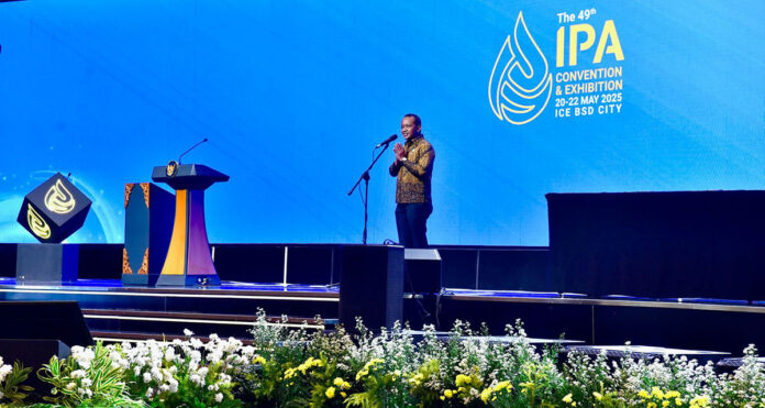Menteri Menteri Energi dan Sumber Daya Mineral (ESDM) Bahlil pada acara Peresmian Konvensi dan Pameran Indonesian Petroleum Association (IPA) ke-49 2025 di ICE BSD Tangerang, Rabu (21/5). [astakom / ESDM]