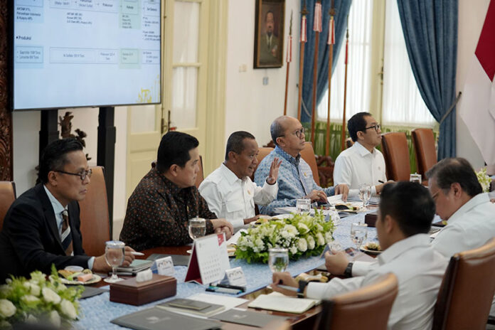 Presiden Prabowo Subianto menggelar ratas di Istana Merdeka, Jakarta, Kamis (22/5). [Tim Media Presiden]