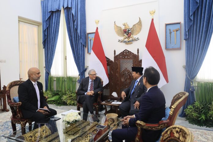Presiden Prabowo Subianto dan Pendiri Microsoft Group Bill Gates melakukan diskusi di Istana Merdeka, Jakarta, Rabu (7/5).