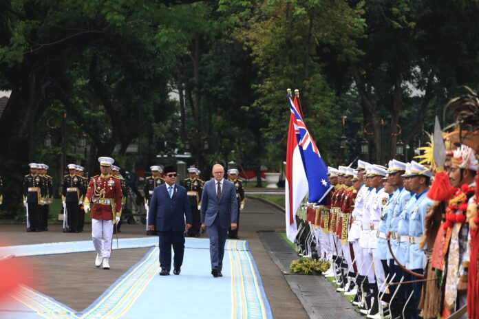 Presiden Republik Indonesia Prabowo Subianto memimpin langsung upacara kenegaraan untuk menyambut kedatangan Perdana Menteri Australia, Anthony Albanese, di Istana Merdeka, Jakarta, Kamis (15/5).