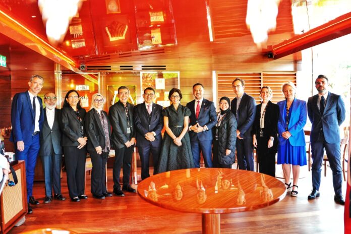 Menteri Kebudayaan Fadli Zon dan Wakil Menteri Kebudayaan Giring Ganesha melaksanakan pertemuan bilateral dengan Menteri Kebudayaan Republik Prancis, Rachida Dati, di Cannes, Prancis, Sabtu (17/05). [astakom]