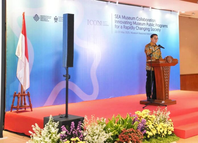 Menteri Kebudayaan Fadli Zon saat membuka seminar internasional “SEA Museum Collaboration: Innovating Museum Public Programs for a Rapidly Changing Society” dalam rangka memperingati Hari Museum Internasional 2025 di Museum Nasional Indonesia, Jakarta (22/5). [astakom]