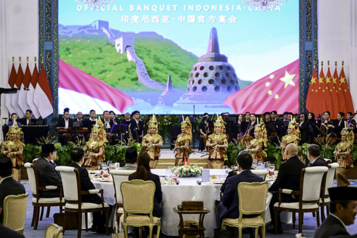 Jamuan santap resmi diselenggarakan Presiden Republik Indonesia Prabowo Subianto untuk menyambut kunjungan resmi Premier RRT Li Qiang di Istana Negara Jakarta, Minggu (25/5). [astakom / Setpres]