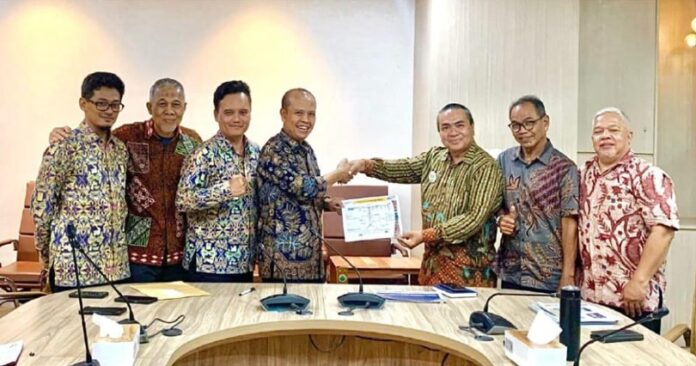 Kementerian Pekerjaan Umum (PU) mengundang sejumlah warga guna beraudiensi di Kantor Kementerian PU, Kebayoran Baru, Jakarta Selatan, Selasa (6/5). [astakom]