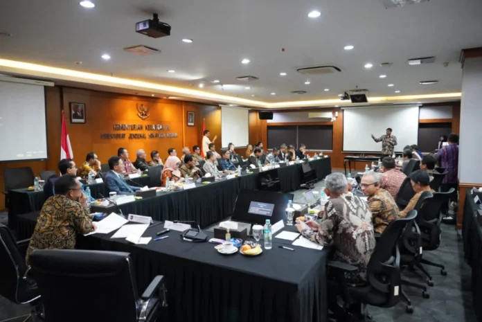 Menteri Perumahan dan Kawasan Permukiman (PKP) melaksanakan Rapat Koordinasi bersama Direktur Jenderal Kekayaan Negara (DJKN) Kementerian Keuangan, Badan Bank Tanah, SMF dan BP Tapera di Kantor Kementerian Keuangan, Jakarta, Jum'at (23/5). [astakom / PKP]
