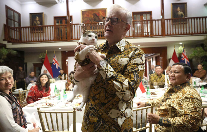 PM Australia Anthony Albanese mengahadiri jamuan makan malam di kediaman Presiden Prabowo Subianto, di Jalan Kertanegara, Jakarta, Kamis (15/5). [Tim Media Presiden]