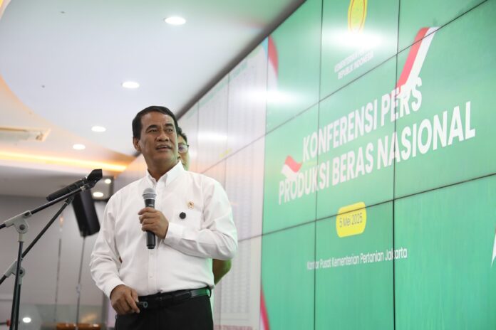 Menteri Amran dan Wamen Sudaryono dalam Konferensi Pers Produksi Beras Nasional Senin, (5/5). [astakom]