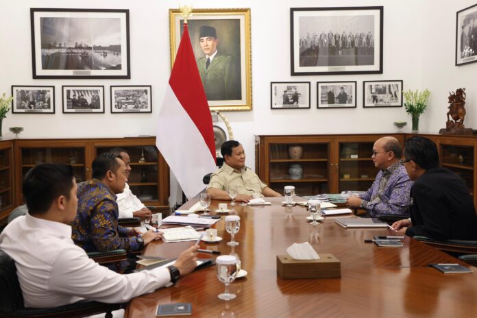 Presiden Prabowo Subianto memanggil Menteri Investasi dan Hilirisasi/Kepala BKPM sekaligus Kepala BPI Danantara Indonesia, Rosan Roeslani di Istana Merdeka, Jakarta, pada Selasa, 20 Mei 2025. [astakom]