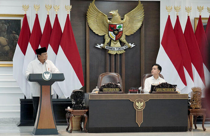 Presiden Prabowo memimpin sidang kabinet paripurna di Kantor Kepresidenan, Jakarta, Senin (5/5). [Tim Media Presiden]