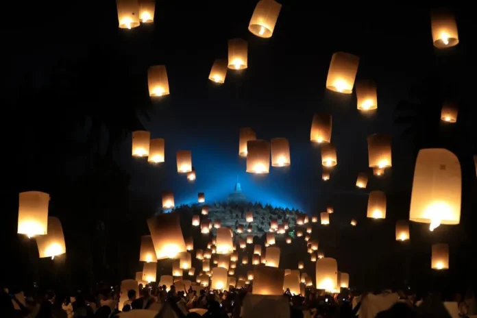 Festival Lampion Borobudur. [astakom/ Dok.Kemenpar]