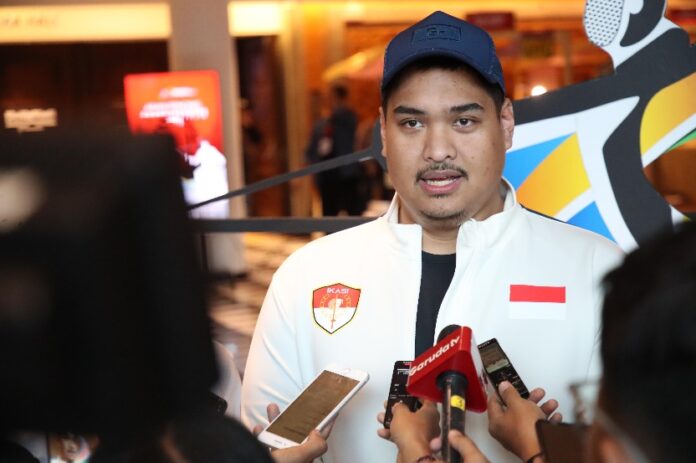 Menteri Pemuda dan Olahraga (Menpora) RI Dito Ariotedjo kembali mengungkapkan optimisme Timnas Sepak Bola Indonesia lolos ke Piala Dunia 2026. Hal itu disampaikan seusai menyaksikan laga final Asian Fencing Championship 2025 di Westin Resort Nusa Dua Bali, Minggu (22/6). [astakom / Kemenpora]