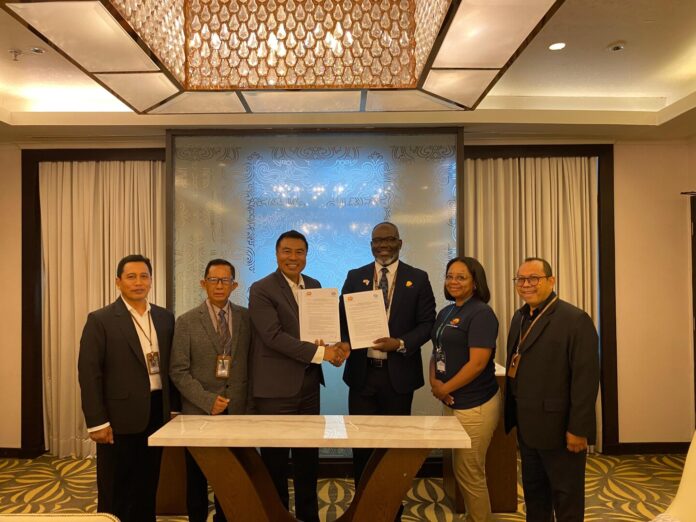 Namibia Tourism Board (NTB) dan Asosiasi Perusahaan Perjalanan Wisata Indonesia (ASITA) Bali resmi menandatangani Nota Kesepahaman (Memorandum of Understanding/MoU) di bidang pariwisata. [astakom / Kemenlu]