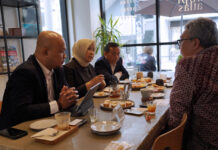 Direktur Jenderal Pengembangan Ekspor Nasional Kementerian Perdagangan RI, Fajarini Puntodewi melakukan pertemuan dengan General Manager Asia Pacific Sumitomo Mitsui Banking Corporation (SMBC), Tomohiro Suzuki dan General Manager Global Advisory Department SMBC, Tetsuya Kainaka di Tokyo, Jepang, Senin (9/6). [astakom / Kemendag]