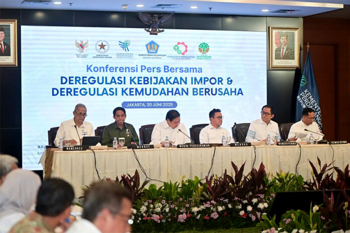 Konferensi pers bersama Deregulasi Kebijakan Impor dan Deregulasi Kemudahan Berusaha di Auditorium Kementerian Perdagangan, Jakarta, Senin (30/6). [astakom/Kemenkeu]