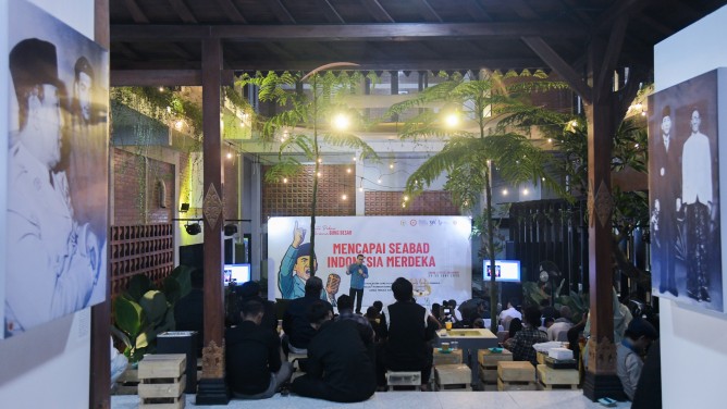 Wakil Menteri Komunikasi dan Digital (Wamenkomdigi), Nezar Patria saat menjadi pembicara dalam acara 