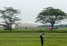 Pendaratan darurat pesawat Saudi Airlines SV5276 rute Jeddah–Jakarta di Bandara Internasional Kualanamu, Deli Serdang, Sumatera Utara, Selasa (17/6). [astakom/Pen TNI]