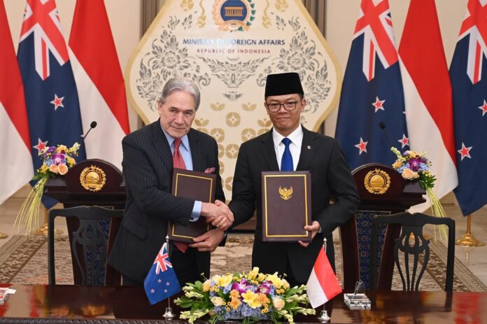 Menteri Luar Negeri RI, Sugiono, bertemu langsung dengan Menteri Luar Negeri Selandia Baru, Rt Hon Winston Peters, dalam agenda yang berfokus pada evaluasi dan penajaman pelaksanaan Plan of Action 2025–2029. [astakom / @sugiono_56]
