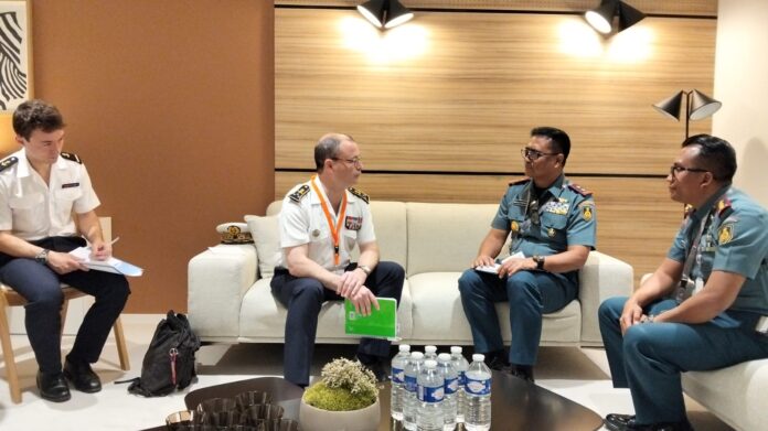 Komandan Pusat Penerbangan TNl Angkatan Laut (Danpuspenerbal), Laksda TNl Bayu Alisyahbana sebagai Head of Delegation mewakili Kepala Staf Angkatan Laut (KSAL), Laksamana TNl Dr. Muhammad Ali melaksanakan Courtesy Call (CC) kepada Angkatan Laut Perancis disela pelaksanaan undangan Paris Air Show 2025. [astakom / Puspenerbal]