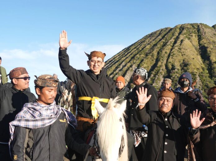 Menteri Kebudayaan Mendapat Gelar Warga Kehormatan Sesepuh Masyarakat Tengger. [astakom]