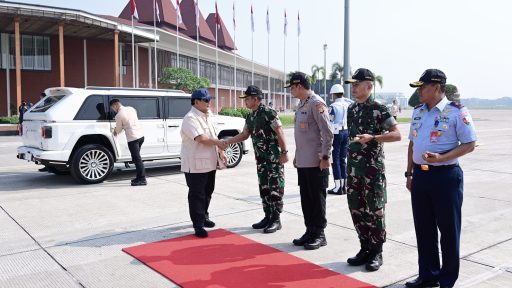 Presiden Prabowo Subianto bertolak menuju Provinsi Bali dalam rangka kunjungan kerja pada Rabu, 25 Juni 2025, melalui Pangkalan TNI AU Halim Perdanakusuma, Jakarta, sekitar pukul 10.00 WIB , Rabu (25/6). [astakom / Setpres]