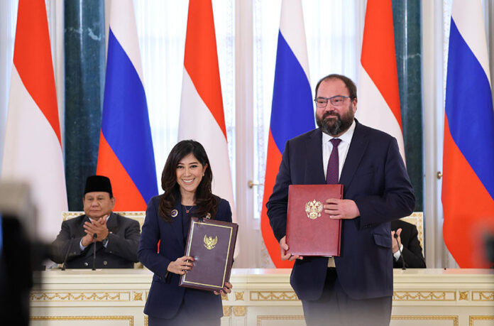 Presiden Prabowo Subianto bertemu dengan Presiden Vladimir Putin di Istana Konstantine Novsky, St. Petersburg, Rusia, Kamis (19/6). [Tim Media Presiden]