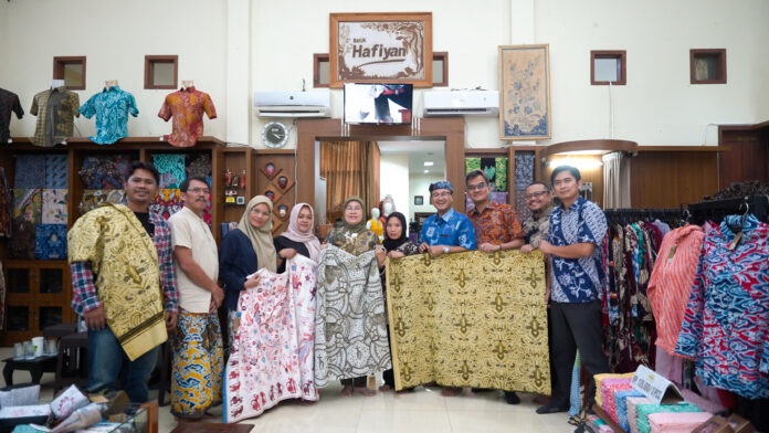 Sentra IKM Batik Trusmi Cirebon. [astakom / Kemenperin]