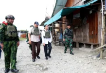Menhan Sjafrie Sjamsoeddin bersama Mekeu Sri Mulyani Indrawati melakukan kunjungan kerja di Papua, Sabtu (7/6). [astakom/Kemhan]