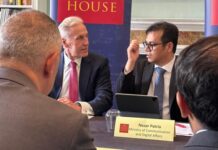 Wakil Menteri Komunikasi dan Digital (Wamen Komdigi) Nezar Patria menghadiri Private Briefing di Asia House, London, Kamis (12/6). [astakom / Komdigi]