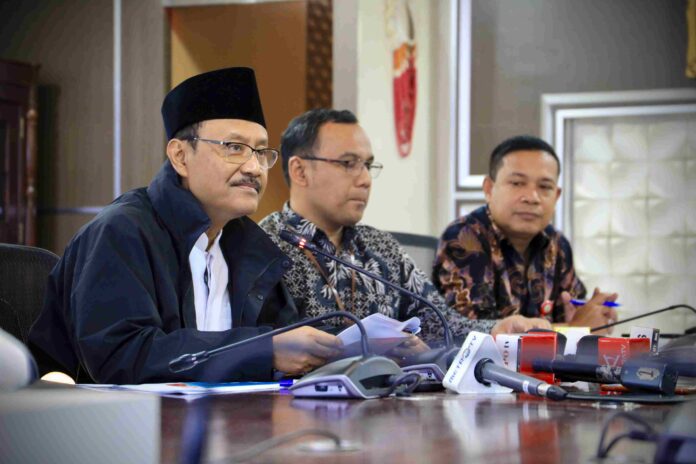 Menteri Sosial Saifullah Yusuf (Gus Ipul) dalam konferensi pers di Kantor Kemensos, Jakarta, Kamis (19/6). [astakom / Kemensos]