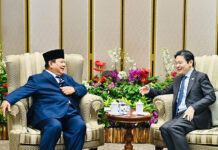 Presiden Prabowo melakukan pertemuan bilateral dengan PM Singapura Lawrence Wong, di Parliament House, Singapura, Senin (16/6). [Tim Media Presiden]