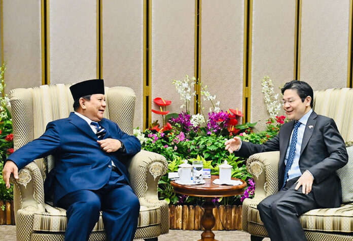Presiden Prabowo melakukan pertemuan bilateral dengan PM Singapura Lawrence Wong, di Parliament House, Singapura, Senin (16/6). [Tim Media Presiden]