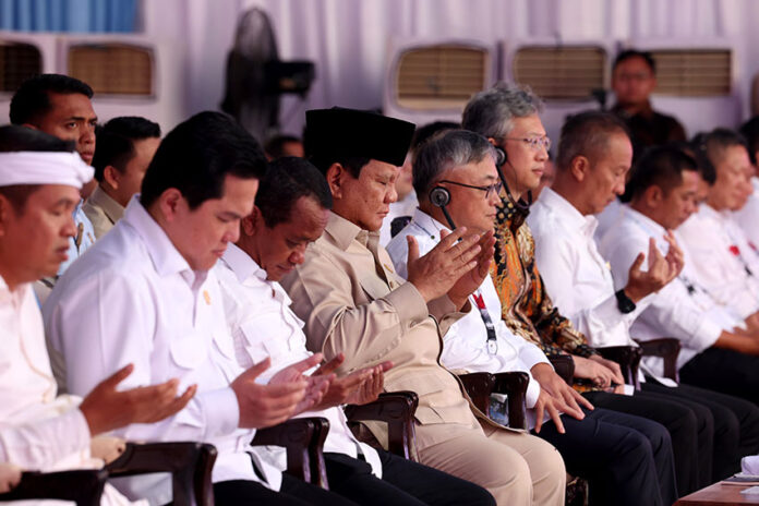 Presiden Prabowo menghadiri groundbreaking pembangunan proyek Ekosistem Industri Baterai Kendaraan Listrik Terintegrasi, di Karawang, Jawa Barat, Minggu (29/6). [Tim Media Presiden]