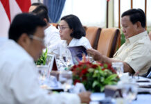 Presiden Prabowo mengadakan ratas bersama sejumlah Menteri Kabinet Merah Putih di Istana Kepresidenan, Jakarta, Senin (2/6). [Tim Media Presiden]